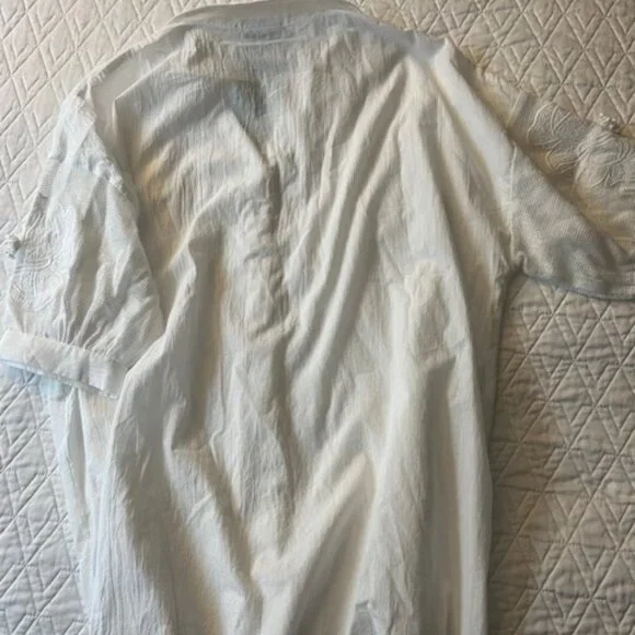 FARM RIO Embroidered Blouse with Appliques and Beaded Buttons - Picture 5 of 9